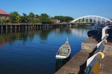 Köprü Nehri üzerinde göster