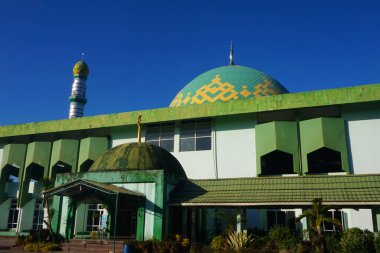 Şehirdeki cami.
