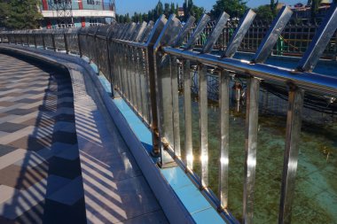 Eski bir kasabanın dibindeki çeşme.