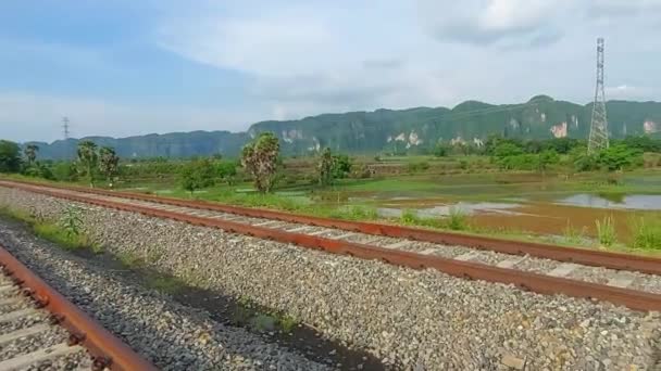 Utsikt Över Järnvägsspår Landsbygden Pangkep Indonesien — Stockvideo