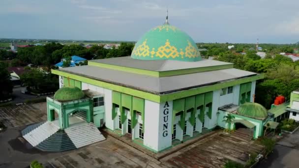 Monumento Histórico Gran Mezquita Pangkep Indonesia Atmósfera Urbana Con Vasta — Vídeos de Stock
