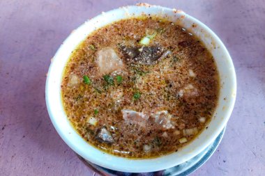 Pullubasa, Endonezya 'nın Makassar şehrinde yenmeye hazır, tipik bir yemektir.