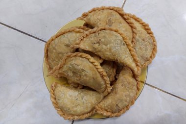 Endonezya yemeği - Tabakta Jalangkote, bu Güney Sulawesi bölgesinden tipik bir yemek.