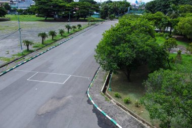 Yukarıdan Al Markaz Camii otoparkının görüntüsü