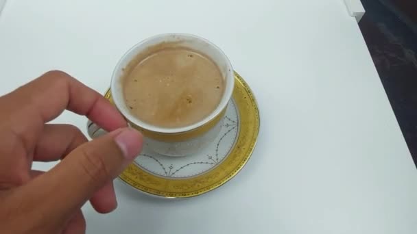 Café Capuchino Vaso Blanco Llevará Sobre Mesa — Vídeo de stock