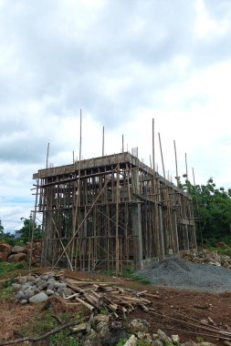 Kalıcı ev sabah hala yapım aşamasındaydı.