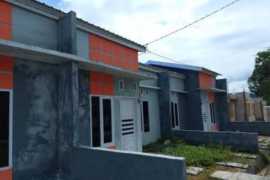 Portakal grisi sübvansiyonlu evler sabahları hizaya sokulur.