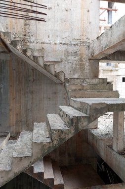 Gündüz vakti geçici bir yangın merdiveni inşa edildi.