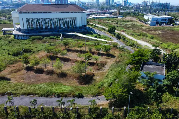 stock image The park and parking lot of the Makassar City State Guesthouse seen above