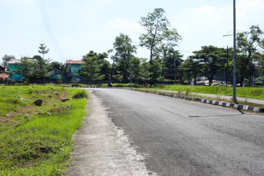 Gündüzleri temiz yollar ve manzaralar