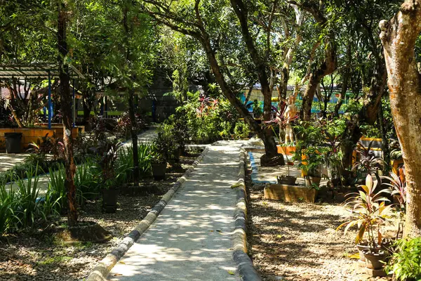 Gowa Turizm Parkı 'ndaki beton yol.