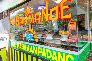 Makassar, Endonezya, 26 Ağustos 2024. Warung Padang 'ın ön görüntüsü