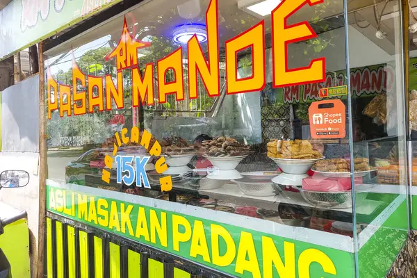 stock image Makassar, Indonesia, 26 August 2024. Front view of Warung Padang