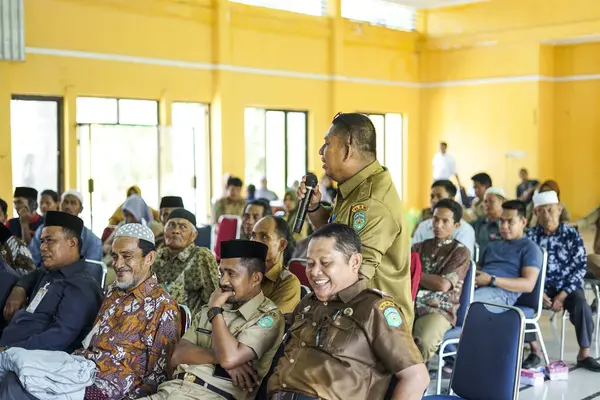 stock image Indonesia, Makassar, 01 October 2024. People are asking questions at socialization events