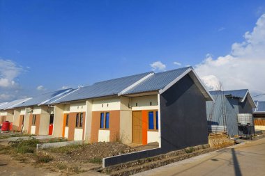 Satırdaki Küçük Daimi Evler