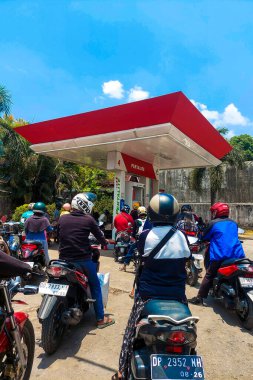 Indonesia, Makassar, 31 October 2024. Long queue at fuel filling at Pertamina clipart