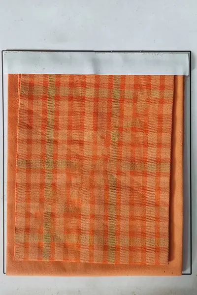 Batik Kumaş Renk Kataloğu kitap biçiminde