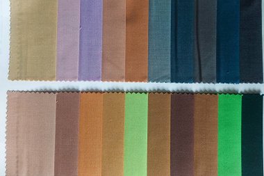 Dergi biçiminde Kumaş Rengi Kataloğu