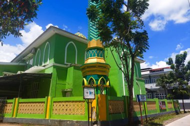 Gündüz caminin ön görüntüsü