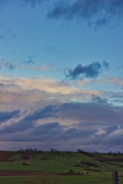 Kırsal alanda inanılmaz bulutlar var.