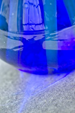 Mavi cam vazo: görüntüyü kapat