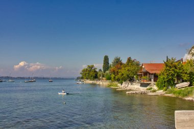Konstanz Gölü: kıyıdan panoramik manzara
