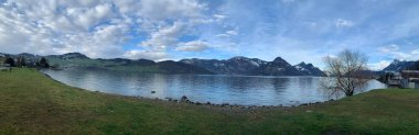 Öğleden sonra Lucerne Gölü 'nün güzel panoramik manzarası