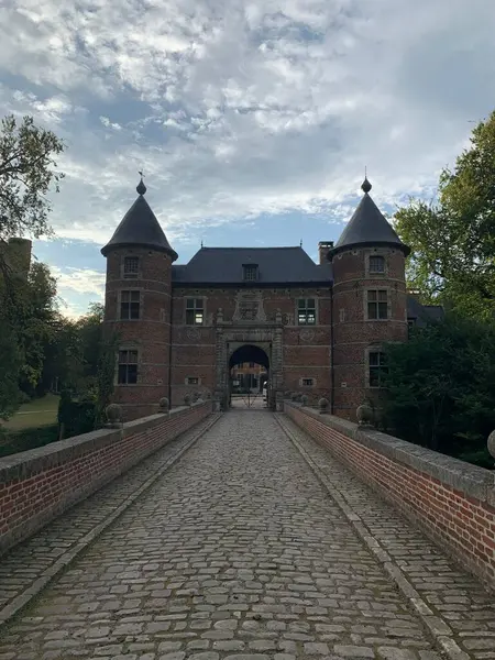 Belçika 'da güzel bir şatonun manzarası