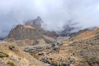 Yüksek dağlardaki bulutlar denizi