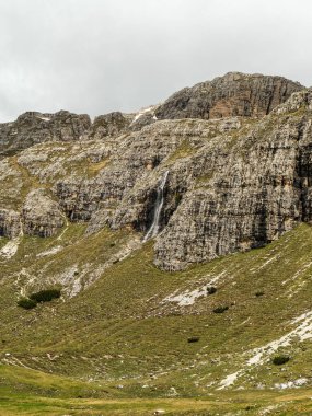 Haziran 'da Tre Cime Circuit: Kar ve sis harmanlanarak çarpıcı Dolomite zirvelerini ortaya çıkardı