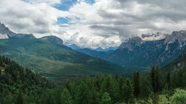 stock image Discover the dramatic beauty of Dolomite summits as you hike towards Lago di Sorapis