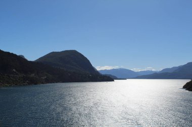 Dağlarda göl