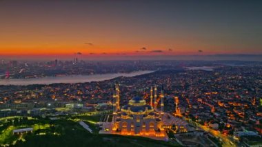 İstanbul şehrinin hava manzarası, hindi