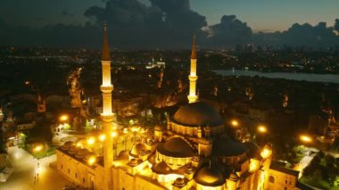 İstanbul şehrinin hava manzarası, hindi