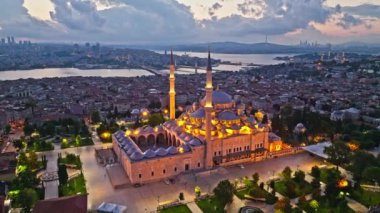 İstanbul şehrinin hava manzarası, hindi