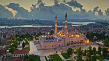 İstanbul şehrinin hava manzarası, hindi