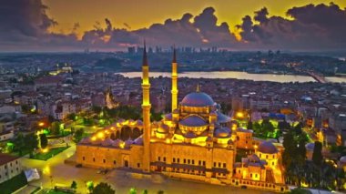 İstanbul şehrinin hava manzarası, hindi