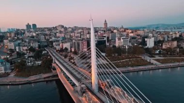 İstanbul şehrinin hava manzarası, hindi