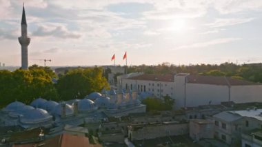 Yukarıdan bak. Eski kasabanın güzel manzarası. Eski şehrin şehri..