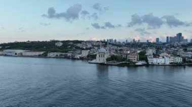 İstanbul şehrinin hava manzarası, hindi