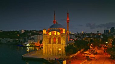 İstanbul şehrinin hava manzarası, hindi