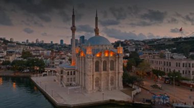 İstanbul şehrinin hava manzarası, hindi