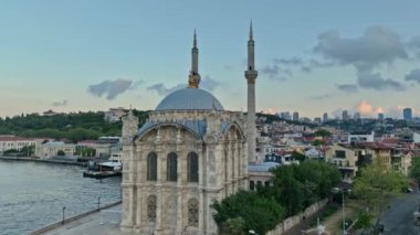 İstanbul şehrinin hava manzarası, hindi