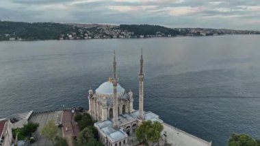 İstanbul şehrinin hava manzarası, hindi