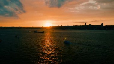 İstanbul şehrinin hava manzarası, hindi