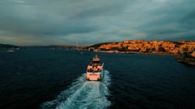 İstanbul şehrinin hava manzarası, hindi