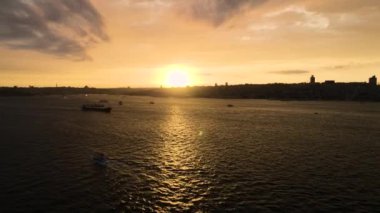 İstanbul şehrinin hava manzarası, hindi