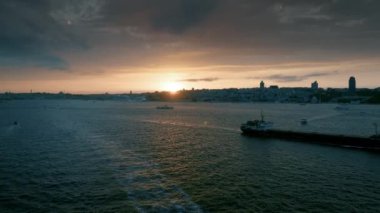 İstanbul şehrinin hava manzarası, hindi