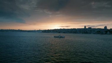 İstanbul şehrinin hava manzarası, hindi