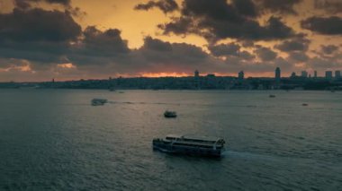 İstanbul şehrinin hava manzarası, hindi
